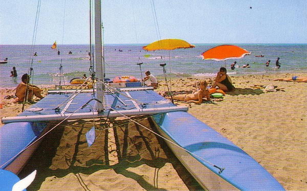 Postal de la playa de Gavà Mar delante del camping Albatros de Gav Mar